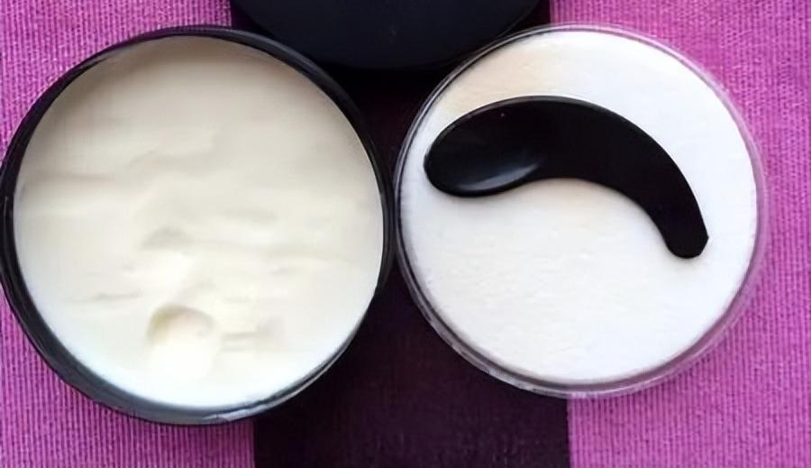 卸粉底后感觉鼻子上的毛孔有白点,为什么上完粉底液鼻子上有黑点