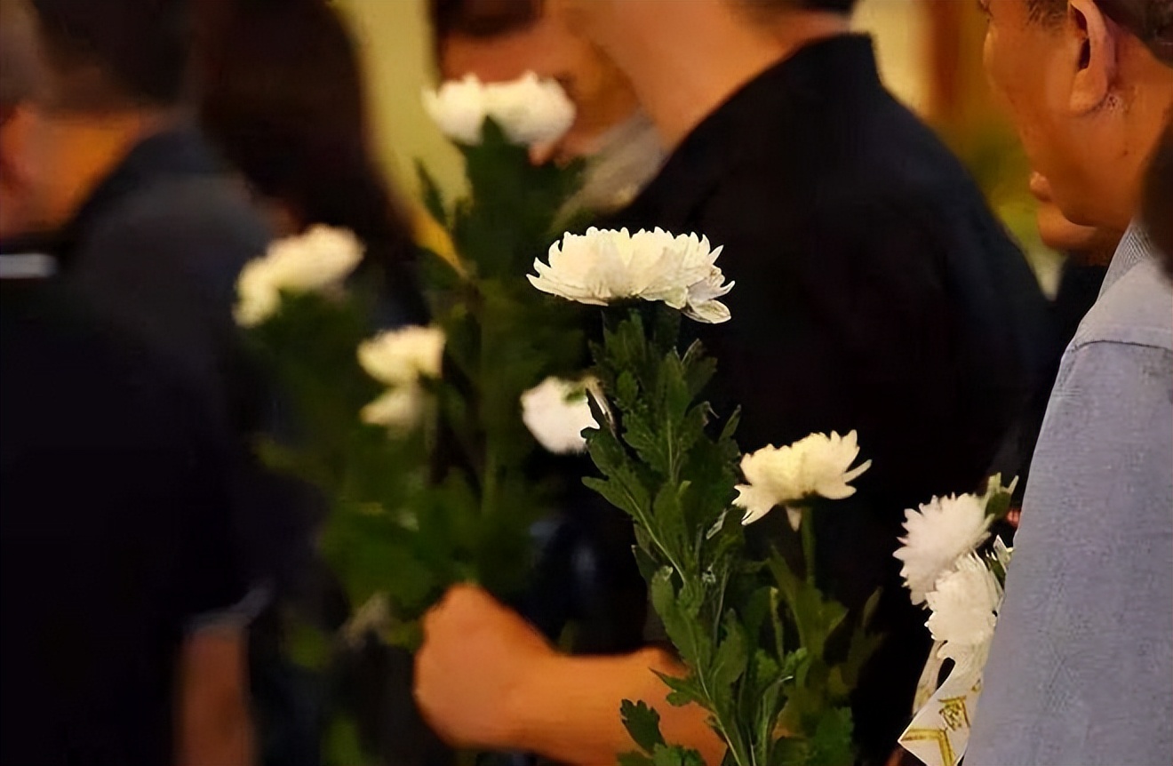 如何面对亲人离世,应该如何面对亲人的离世