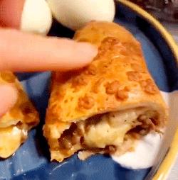 拉丝的网红牛肉芝士卷！大片牛肉看得见，皮香肉嫩，一口就上瘾