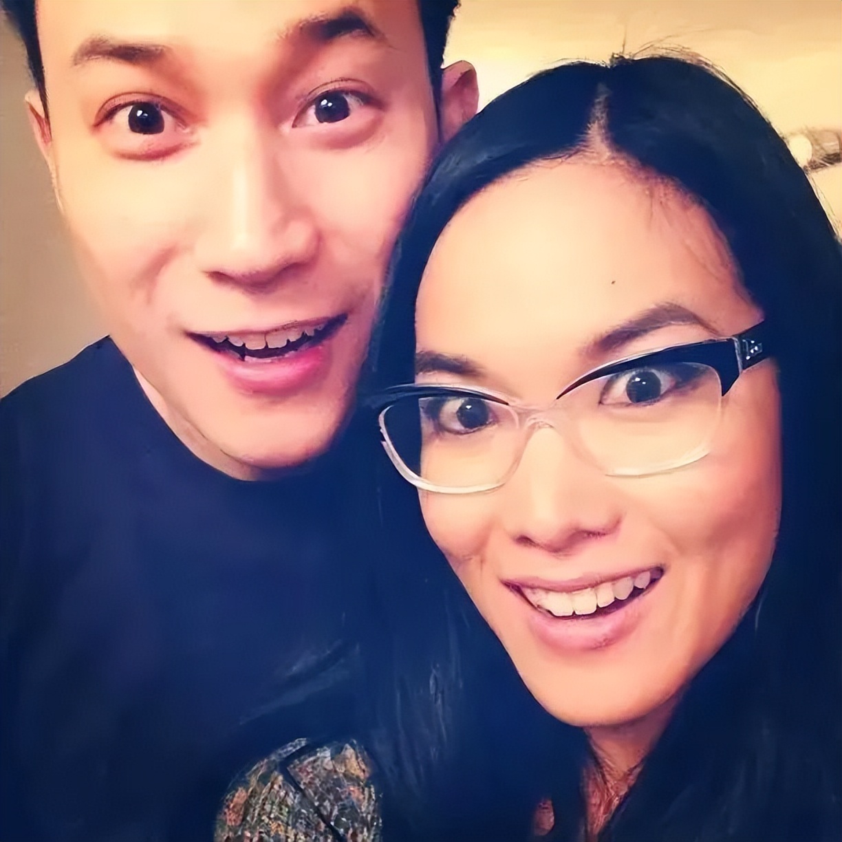 嫁哈佛吴彦祖被逼签婚前协议，如今40岁赚3千万离婚，引全球祝福