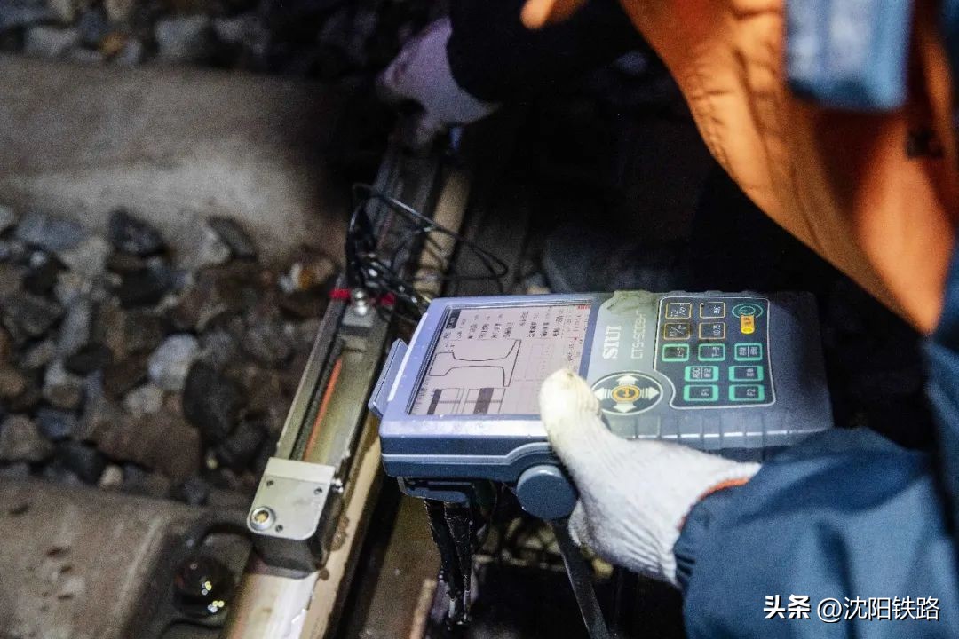 钢轨涡流探伤操作,钢轨探伤数据分析图谱