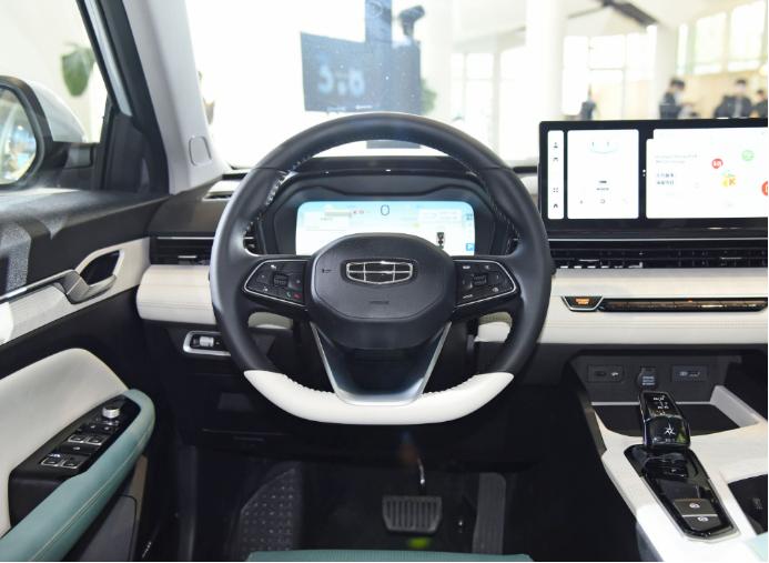 轩逸、朗逸该退位了，10万级首选吉利帝豪LHi·P，油耗低、够安全