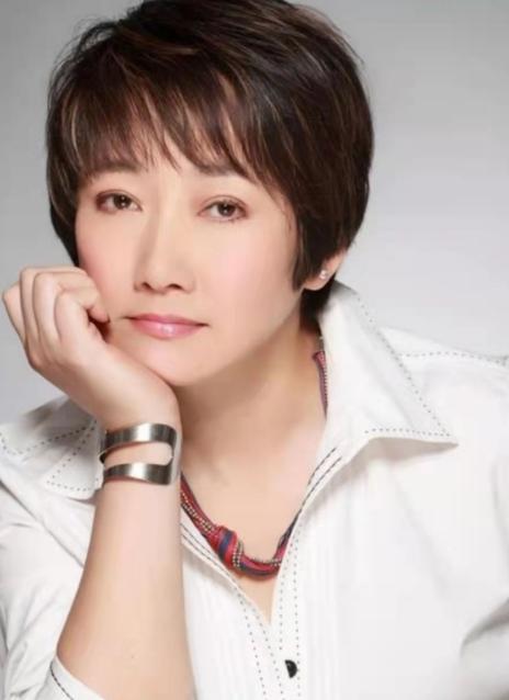 歌手成方圆年轻时候的照片,成方圆是80年代的当红歌星