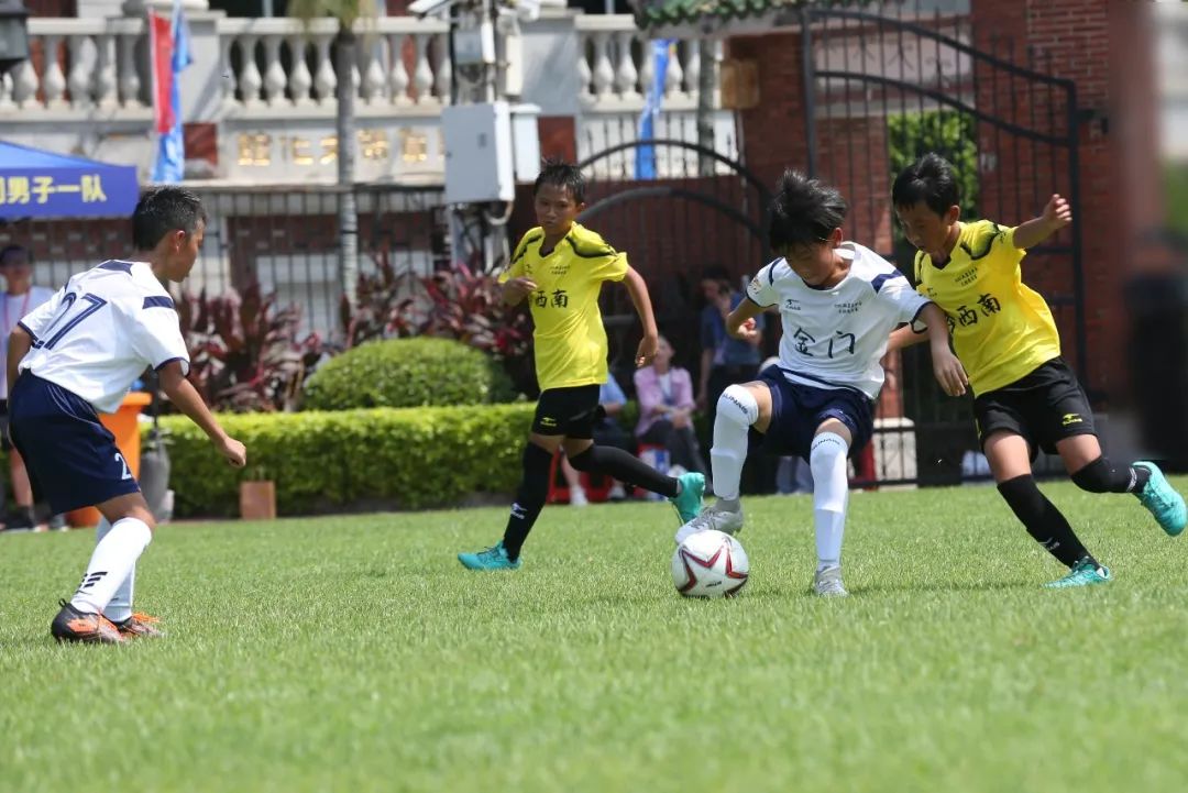 百年球场开赛两岸“足”梦少年齐聚厦门