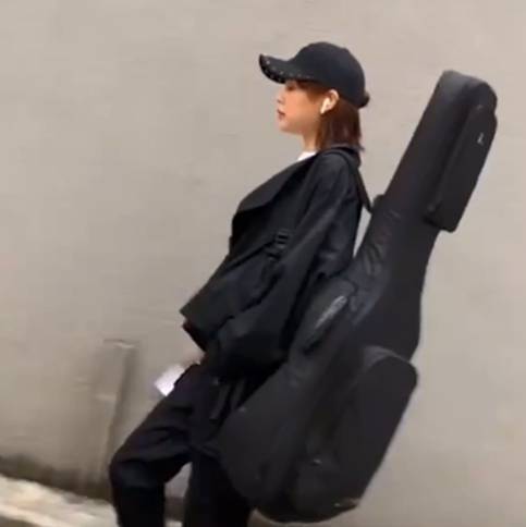 花姐：草根逆袭！一首《狂浪》赚千万，从流浪歌手变成顶级网红