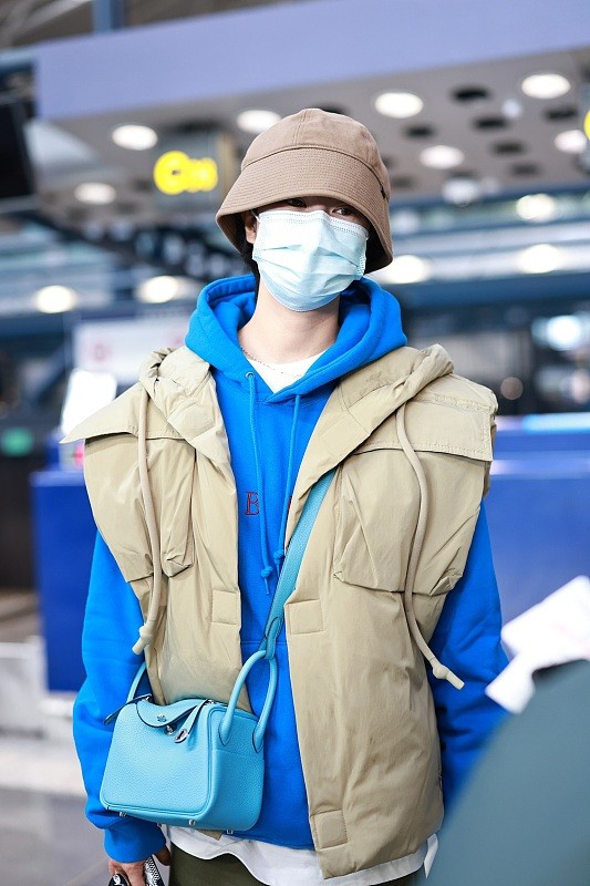 郁可唯同款薄纱背心,郁可唯同款棉服