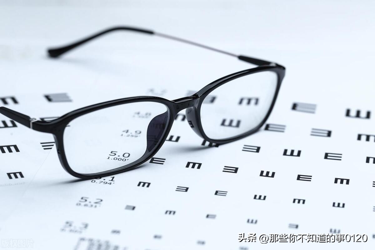 眼镜有划痕怎么修复牙膏一擦就好,眼镜有很多划痕对清晰度有影响吗