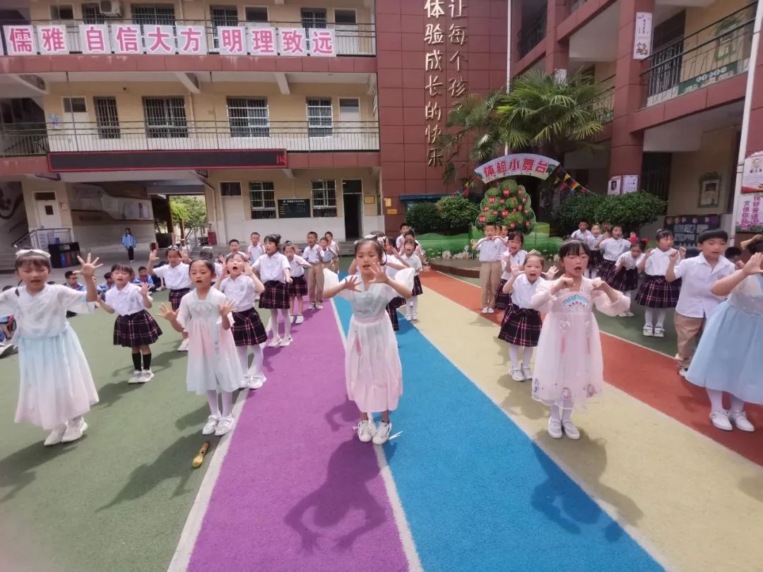 舞出勇气跳出自信——临渭区胜利小学开展“体验小舞台”梦想秀活动