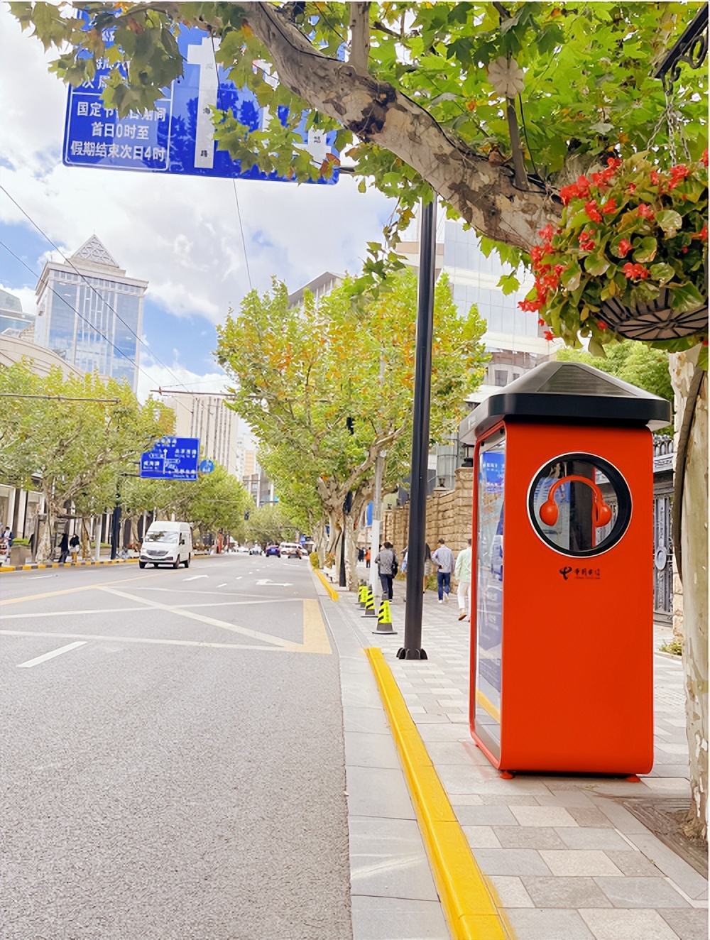 上海全封闭电话亭,为什么上海这么多电话亭