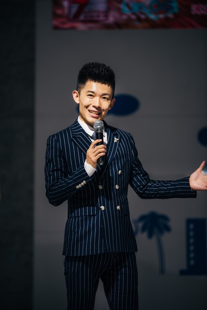 新闻联播主持人海霞今年有多少岁,央视男主持人海霞近况