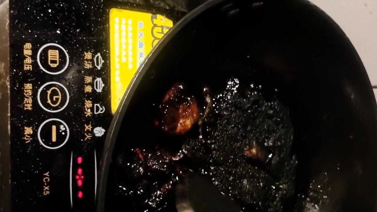 我烧红烧肉吃起来每次都苦为什么,第一次烧红烧肉烧糊了