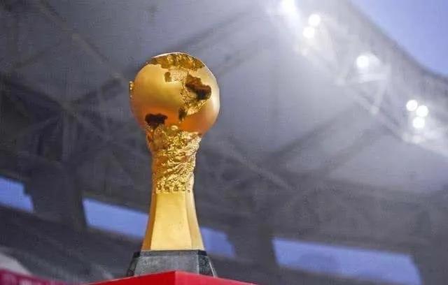 五大联赛冠军奖杯哪个好看一点,五大联赛的冠军奖杯哪个好看