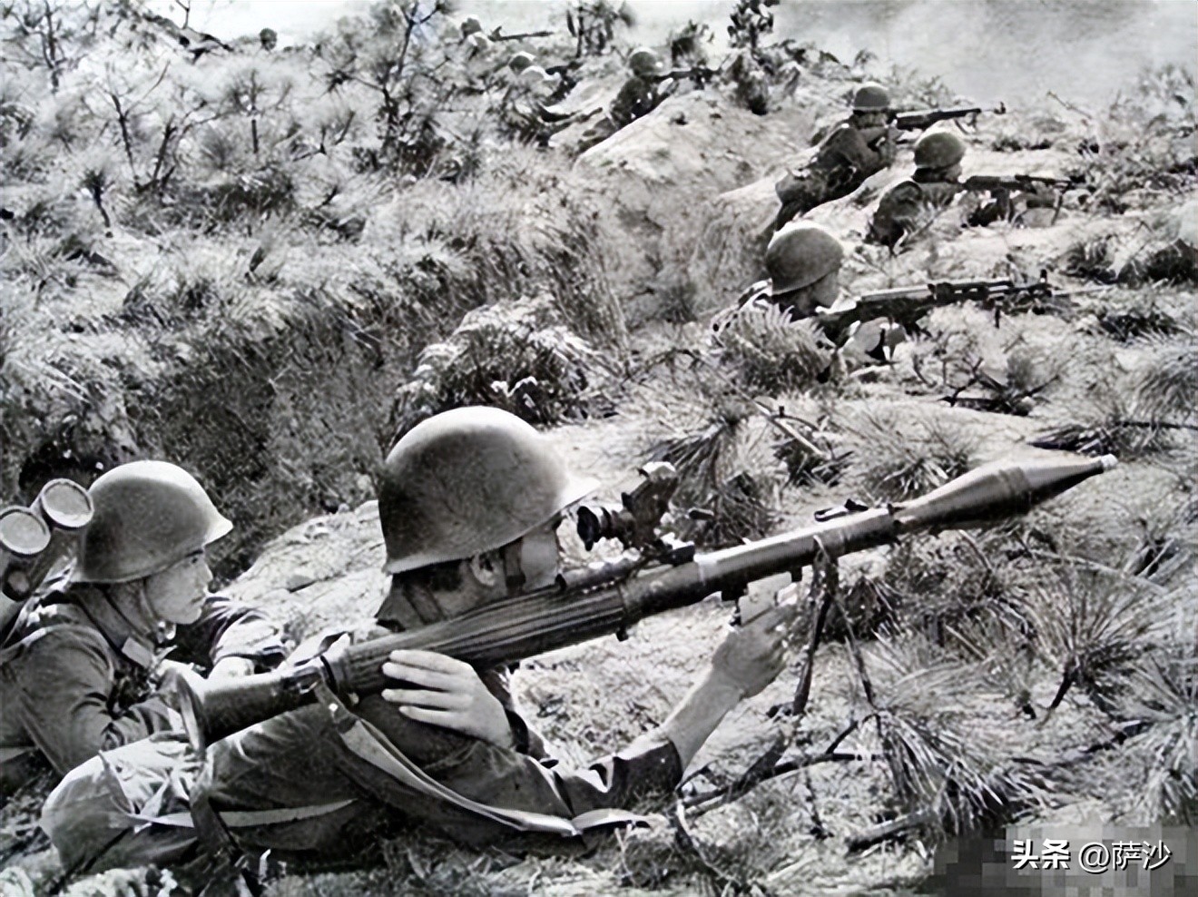 80年代部队使用的130火箭炮,中国83式履带122毫米火箭炮