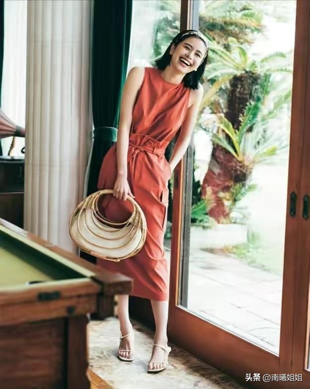 50岁优雅女人适合穿的颜色,五十岁的女人这样穿才好看