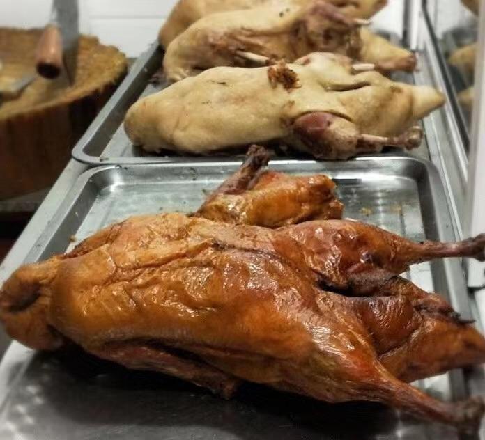 假期被大鱼大肉“齁”到了？快来小吃街换换口味吧