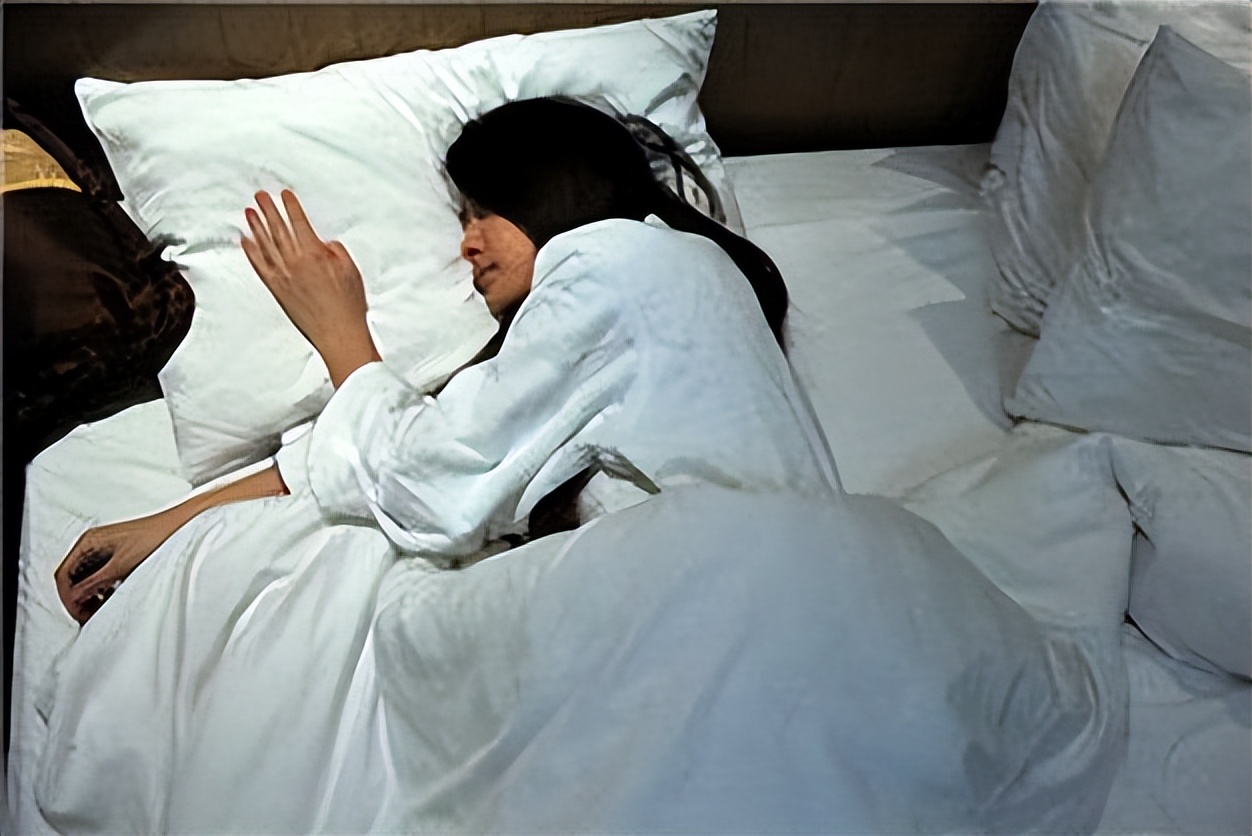 杭州姑娘做酒店试睡员月入5万,试睡师揭开真实收入