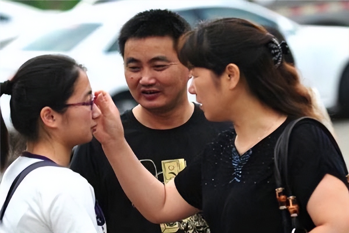 学习不好上民办三本还是公办大专,民办三本本科和公办专科哪个好