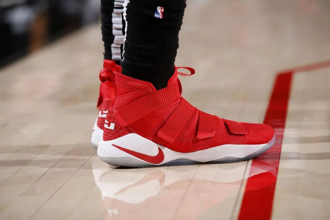 欧文和乔治球鞋,nikekobeivprotro男子篮球鞋