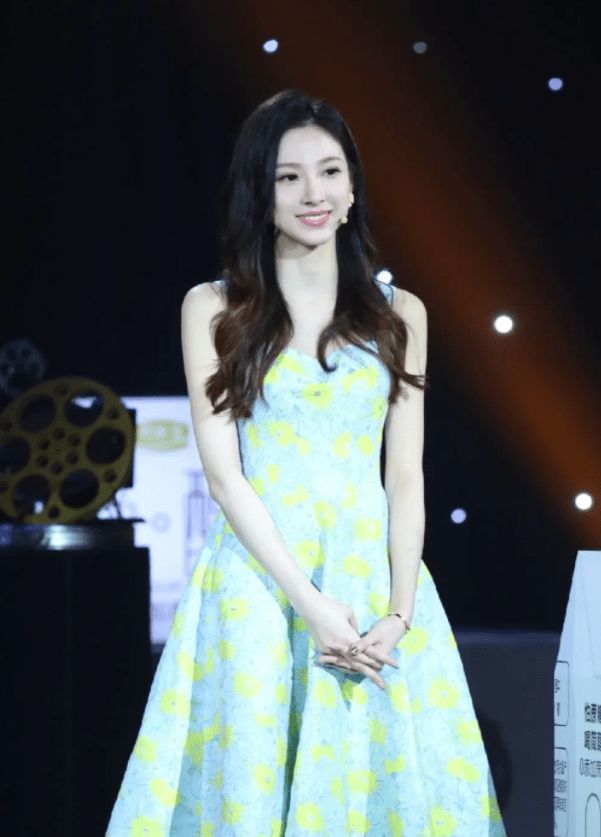 春晚主持人董卿周涛朱迅李思思,春晚主持人董卿朱迅周涛