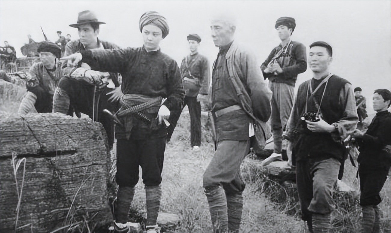 密令：惯匪唐汉云狡诈嗜杀，如难活捉，可就地正法；最后母女立功