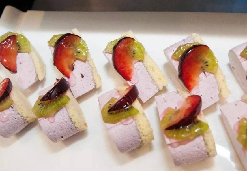 世界上最贵的一顿饭,普京和卡扎菲的早餐,一顿花了45亿美元