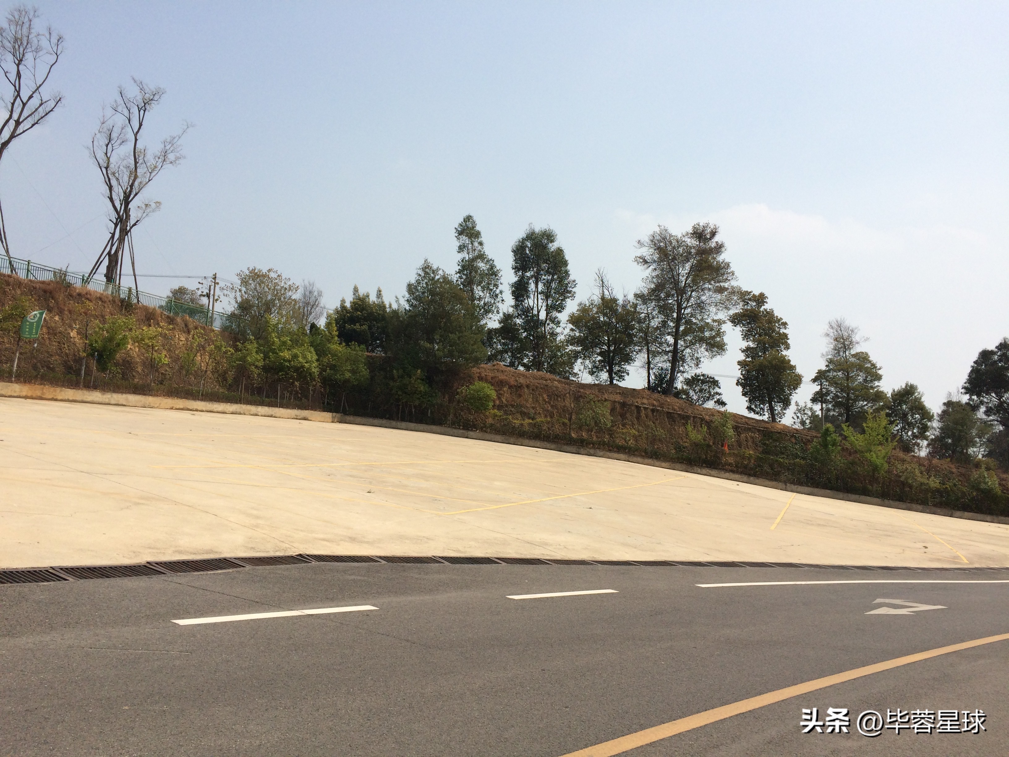 观音山公墓，为外婆下葬的一天，是提醒，是童年青春时代的告别