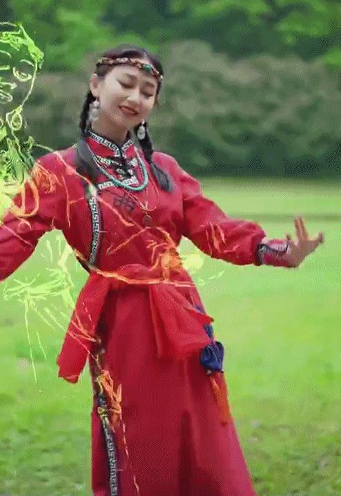 90后湖北姑娘拍56个民族服饰抖音,95后女孩耗时247天拍摄56民族服饰