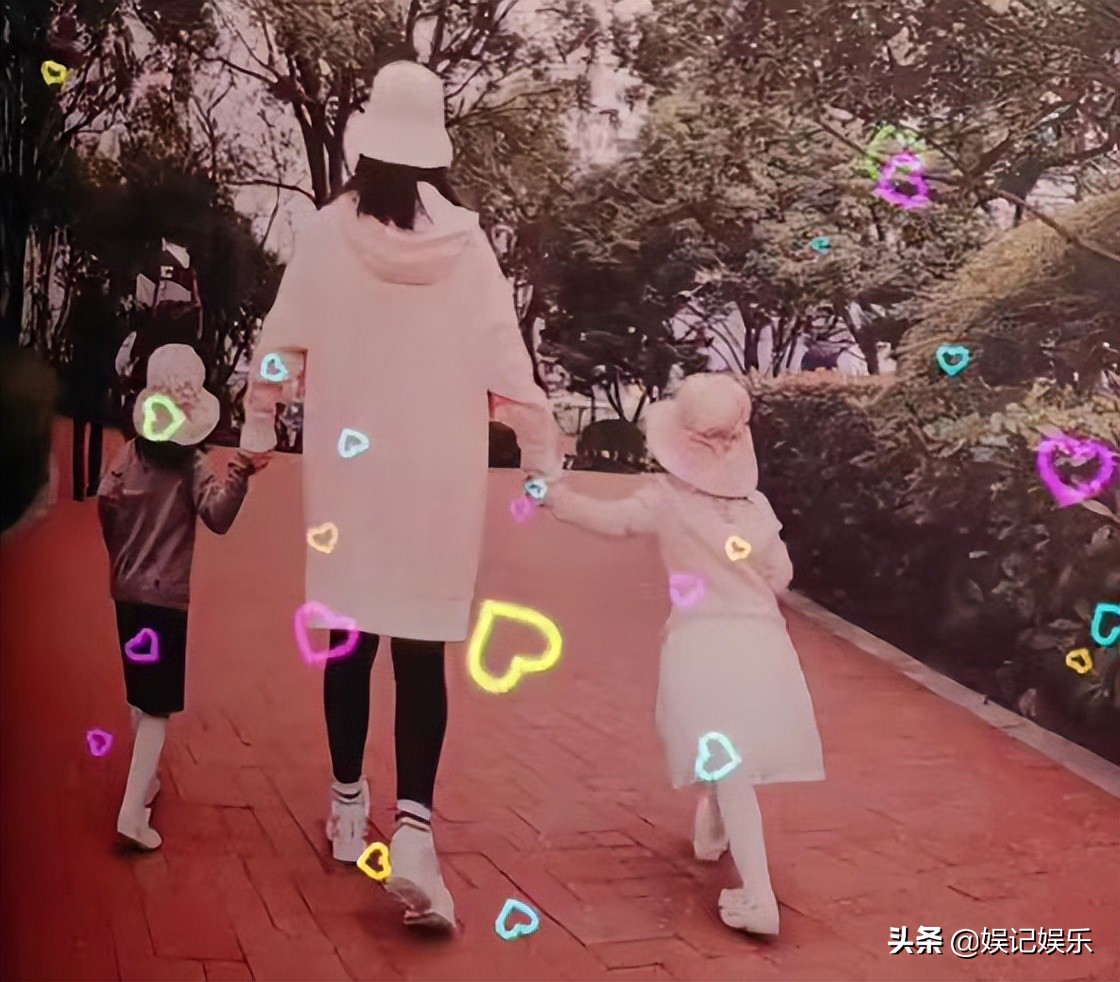 谢娜首晒小咘芽近照,谢娜小咘芽百天照