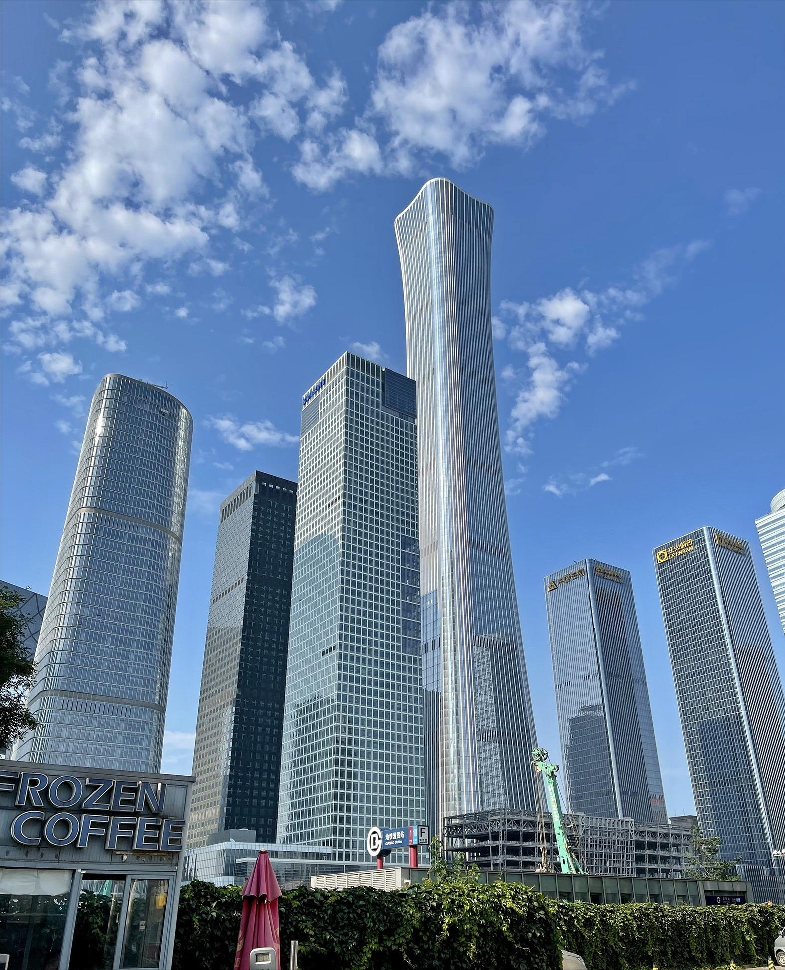 以企业总部看——全球五大通信设备供应商，三星中兴以超高层引领