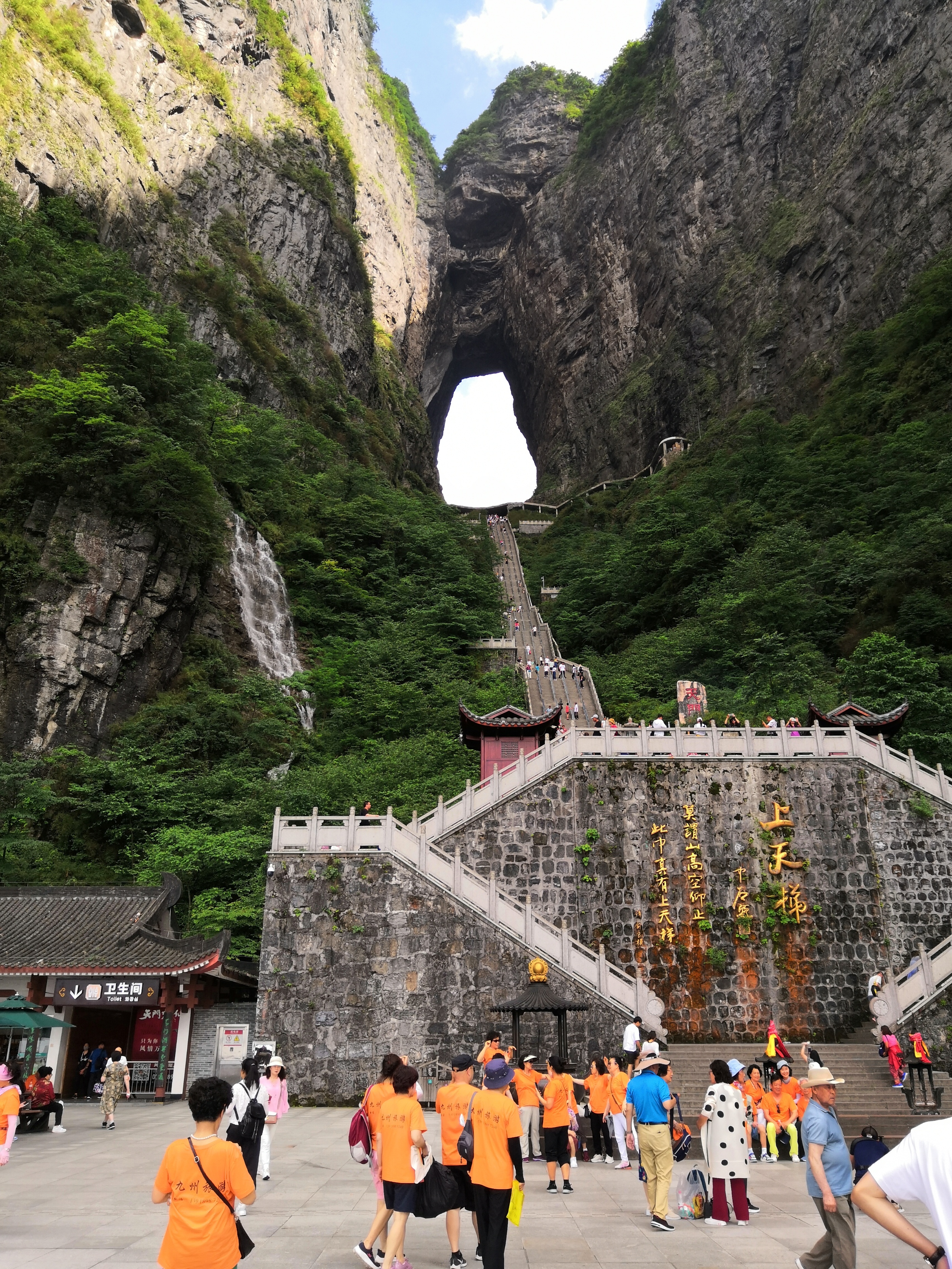 张家界凤凰古城六日游视频,重庆张家界凤凰古城六日游