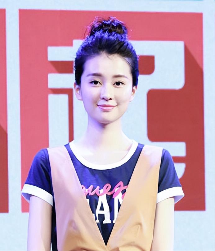 适合脸大女生的休闲风发型,头大脸小的女生适合什么发型