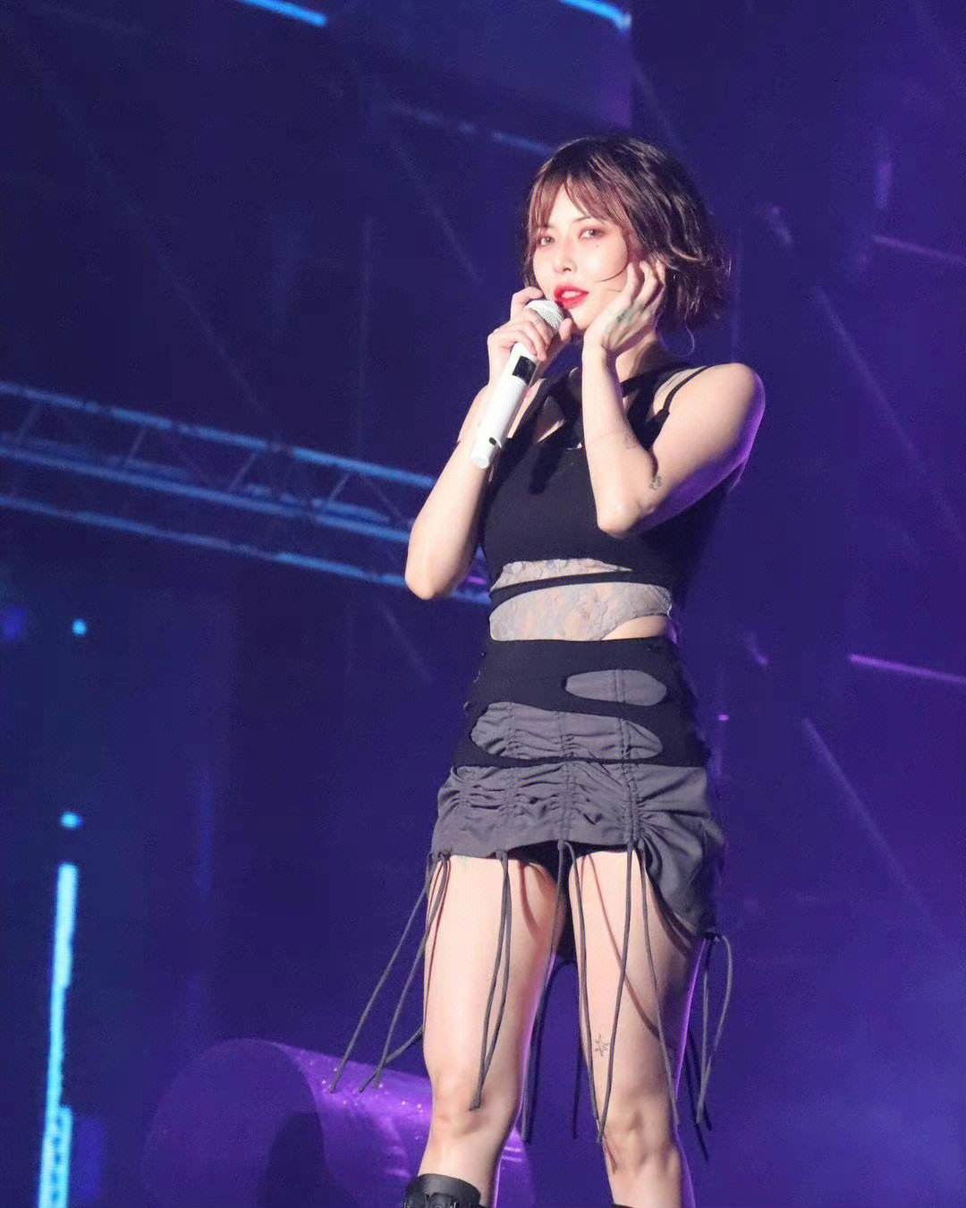 韩国女星衣服惹争议,韩国女演员衣着暴露引争议