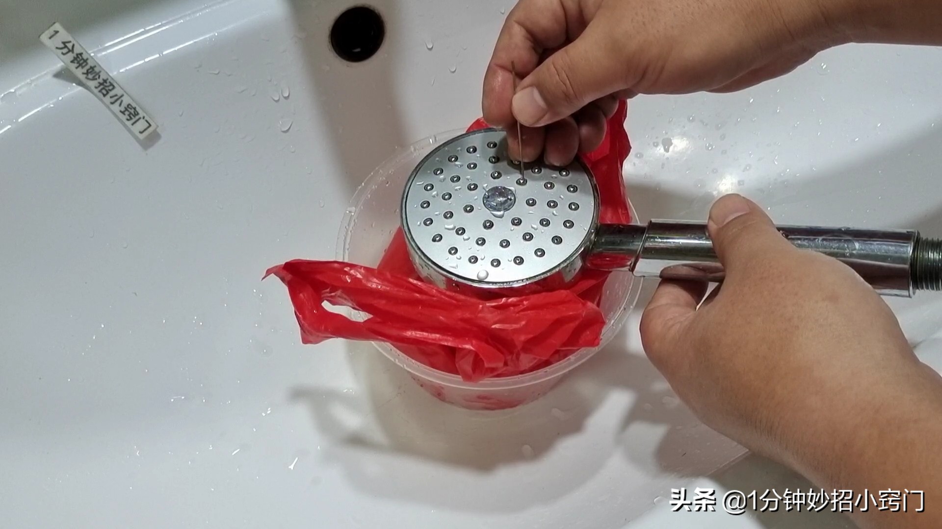 淋浴大花洒拆不下来堵塞怎么清洗,淋浴头堵塞用热水烫变形了怎么办