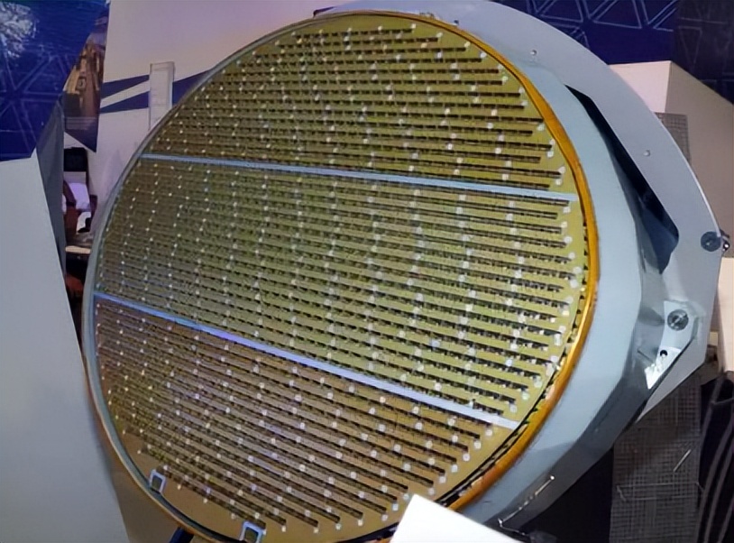 福建大型相控阵雷达,福建舰作战能力与美国航母对比