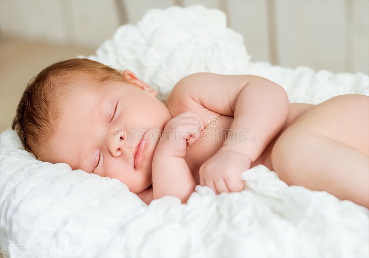 婴儿睡眠倒退期持续半年,四个月宝宝睡眠浅易醒的改善方法