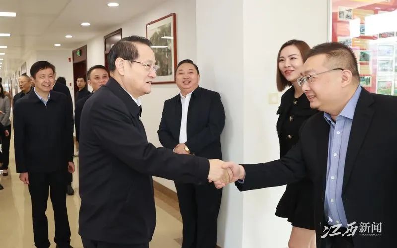 易炼红在省侨联调研：充分发挥桥梁纽带作用，广泛凝聚侨心侨力侨智