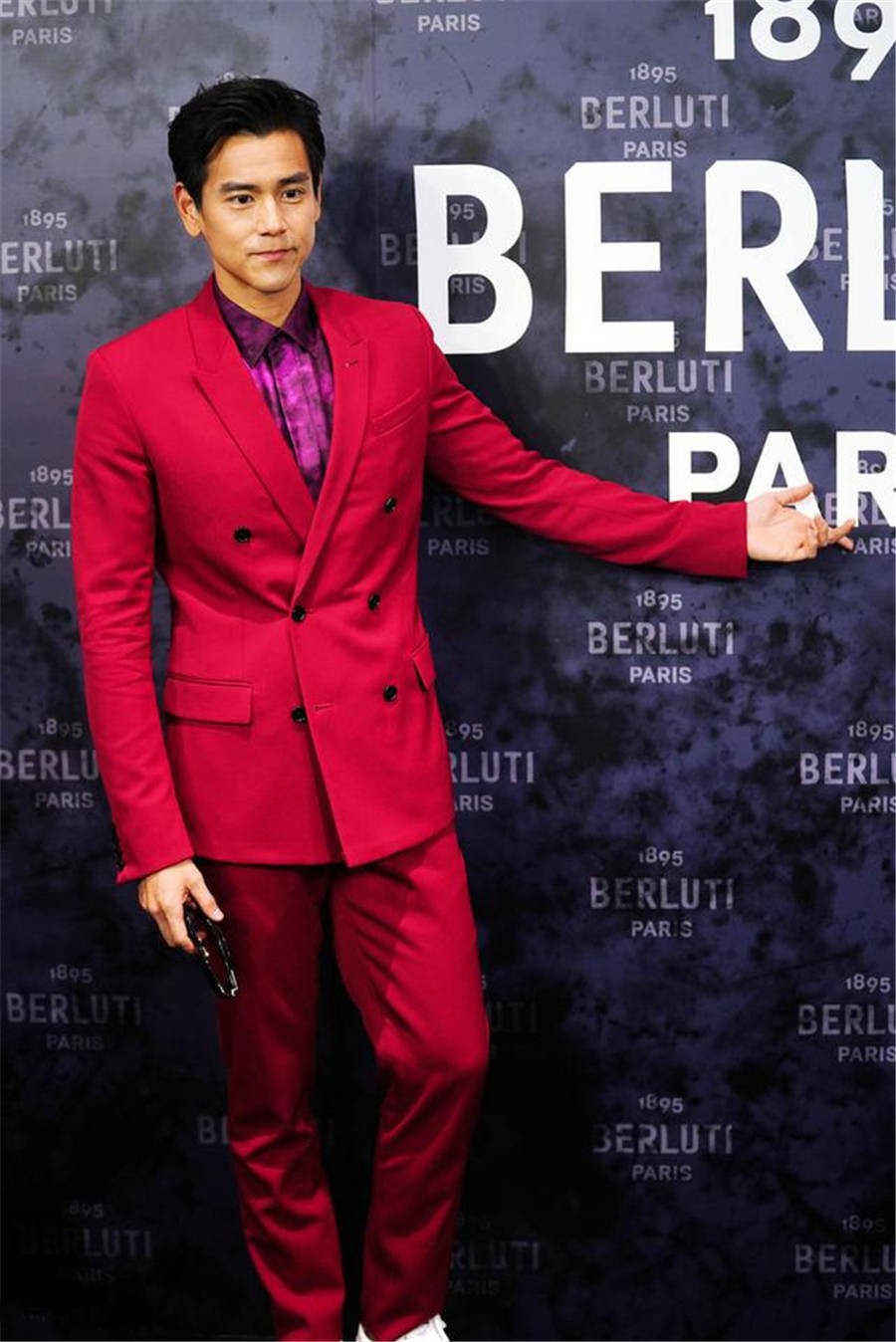 十位穿西装的男明星你最喜欢谁,穿西装很帅的一个男的