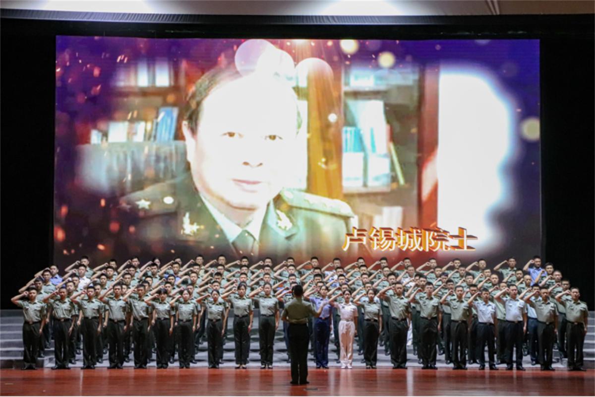 现代学子唱强军战歌,军校合唱强军战歌