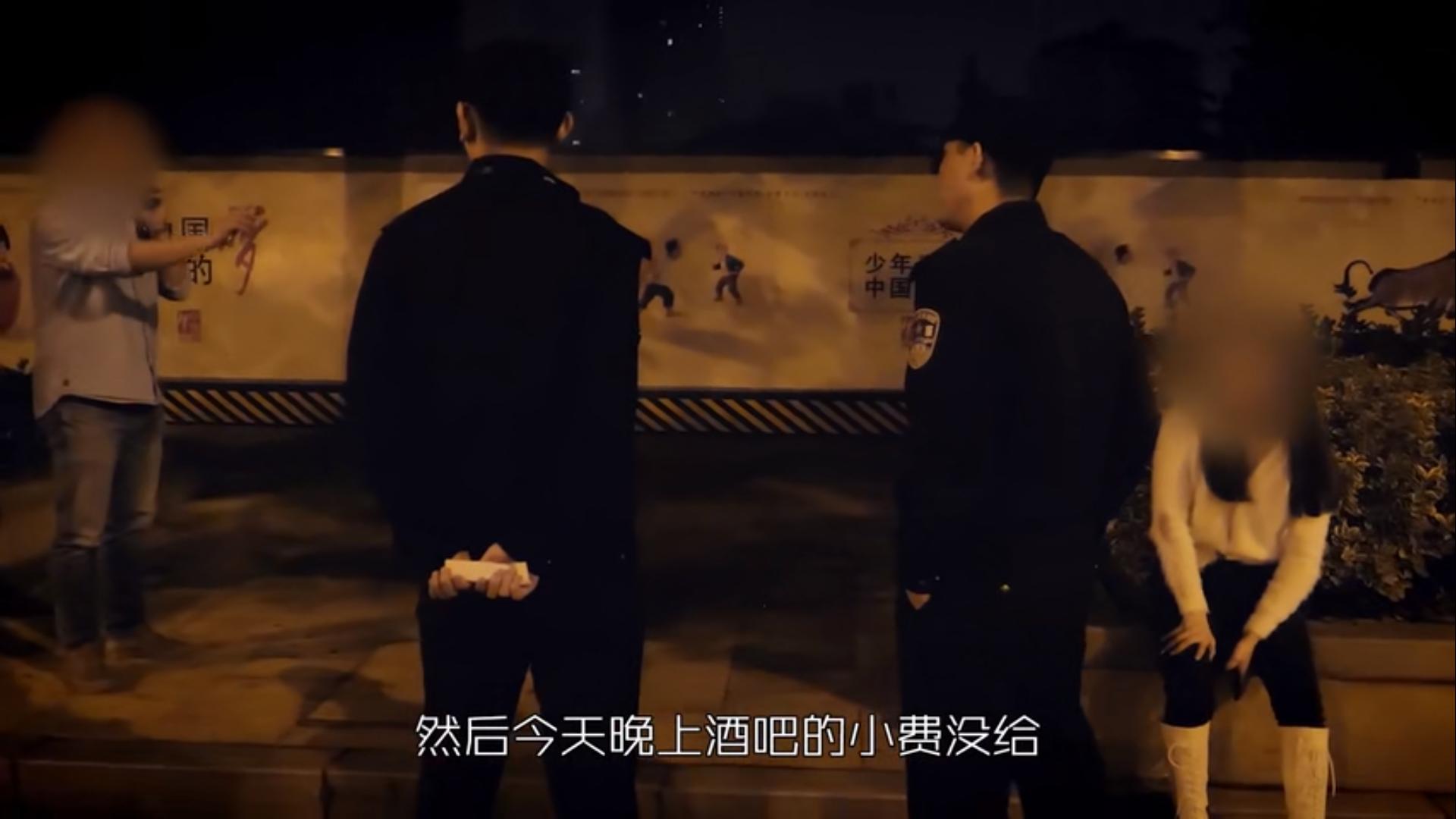 2020年女子报警被猥亵殴打，警方发现另有隐情，女子：他没给小费