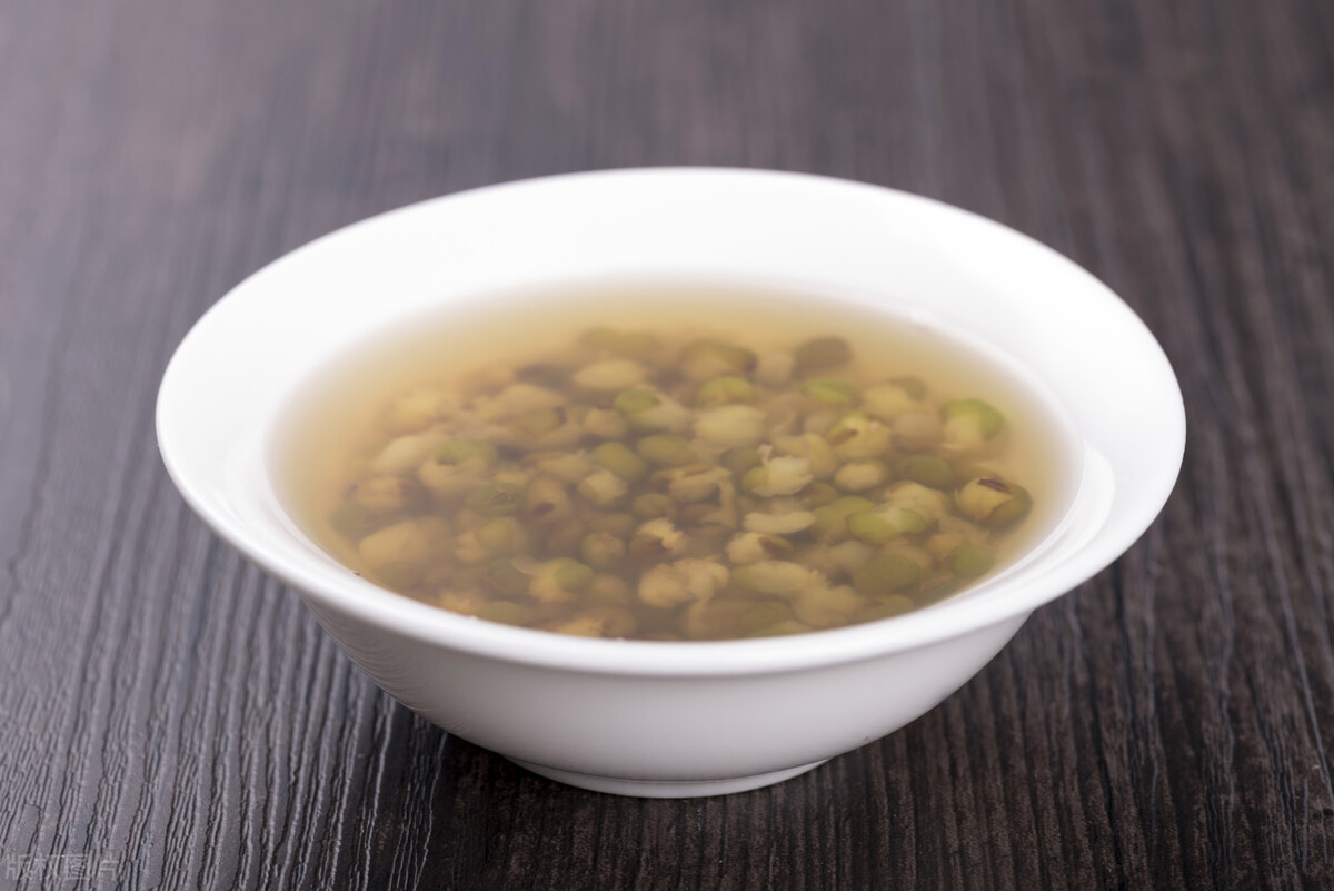 肩膀总是长痘痘痒,总是长痘痘怎么办用什么方法