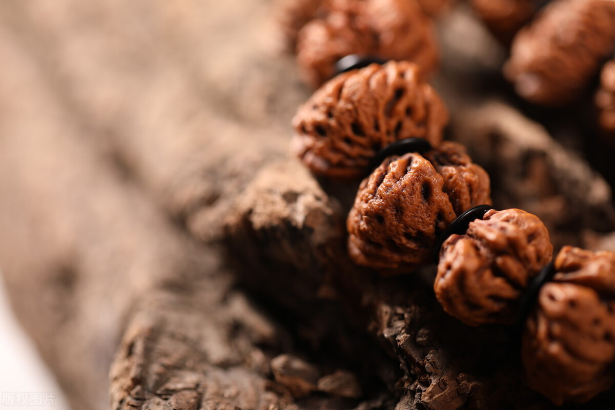 现在的小学生都开始盘手串了吗,小学生盘的是什么串