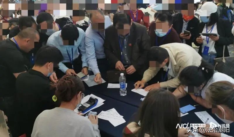 号称“微信3.0”，可建100万人群组？记者*底卧**一场疯狂会议……