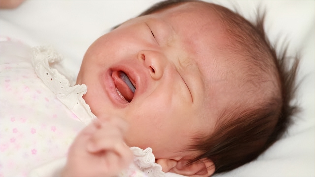 二胎宝妈妙招,二胎孩子吐奶