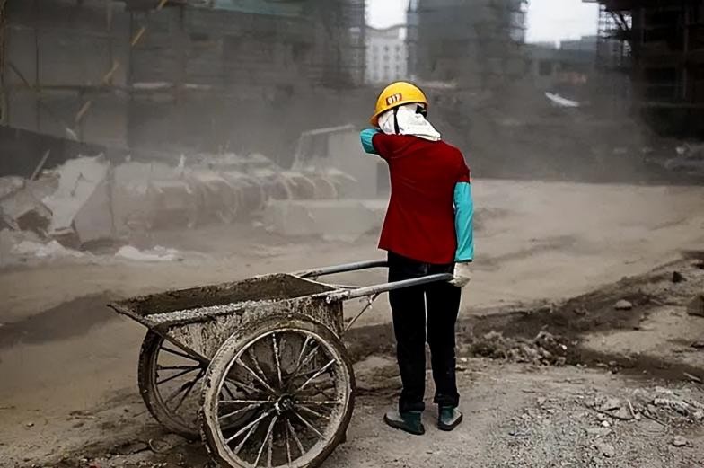 小伙卖彩票一年挣80亿,靠彩票一夜暴富走上人生巅峰