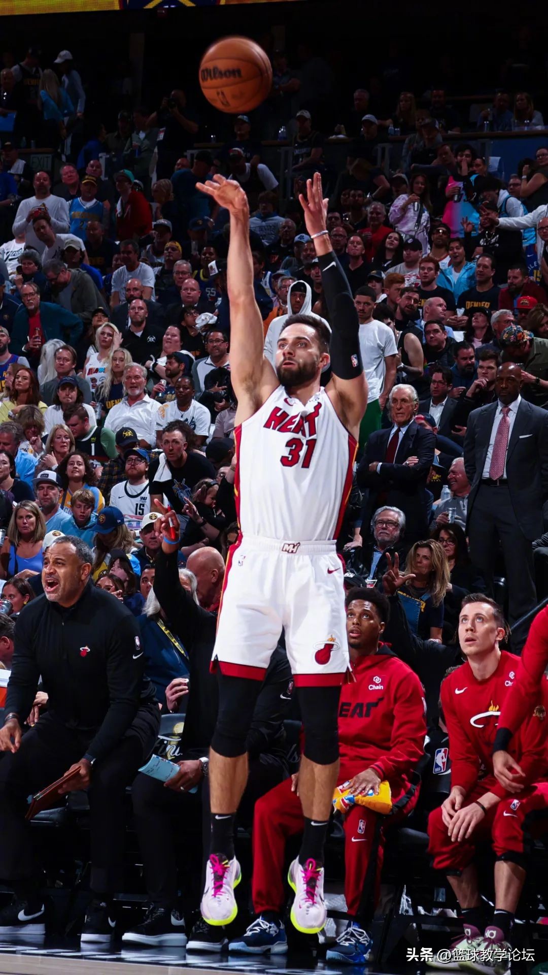 1比1平！总决赛15分超级逆转！约基奇41+11没顶住巴特勒