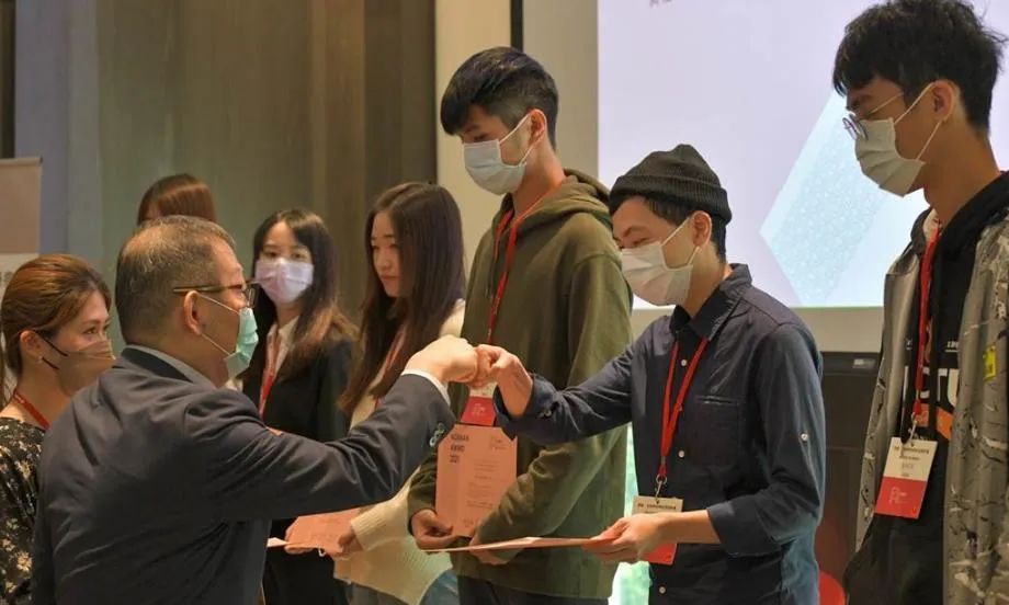 7人竹帘厂起步,带着一只皮箱跑世界,变身为全球第2大窗帘公司