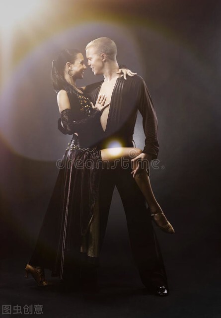 闺女上学谈恋爱怎么办,养女在家里没地位27岁不敢谈恋爱