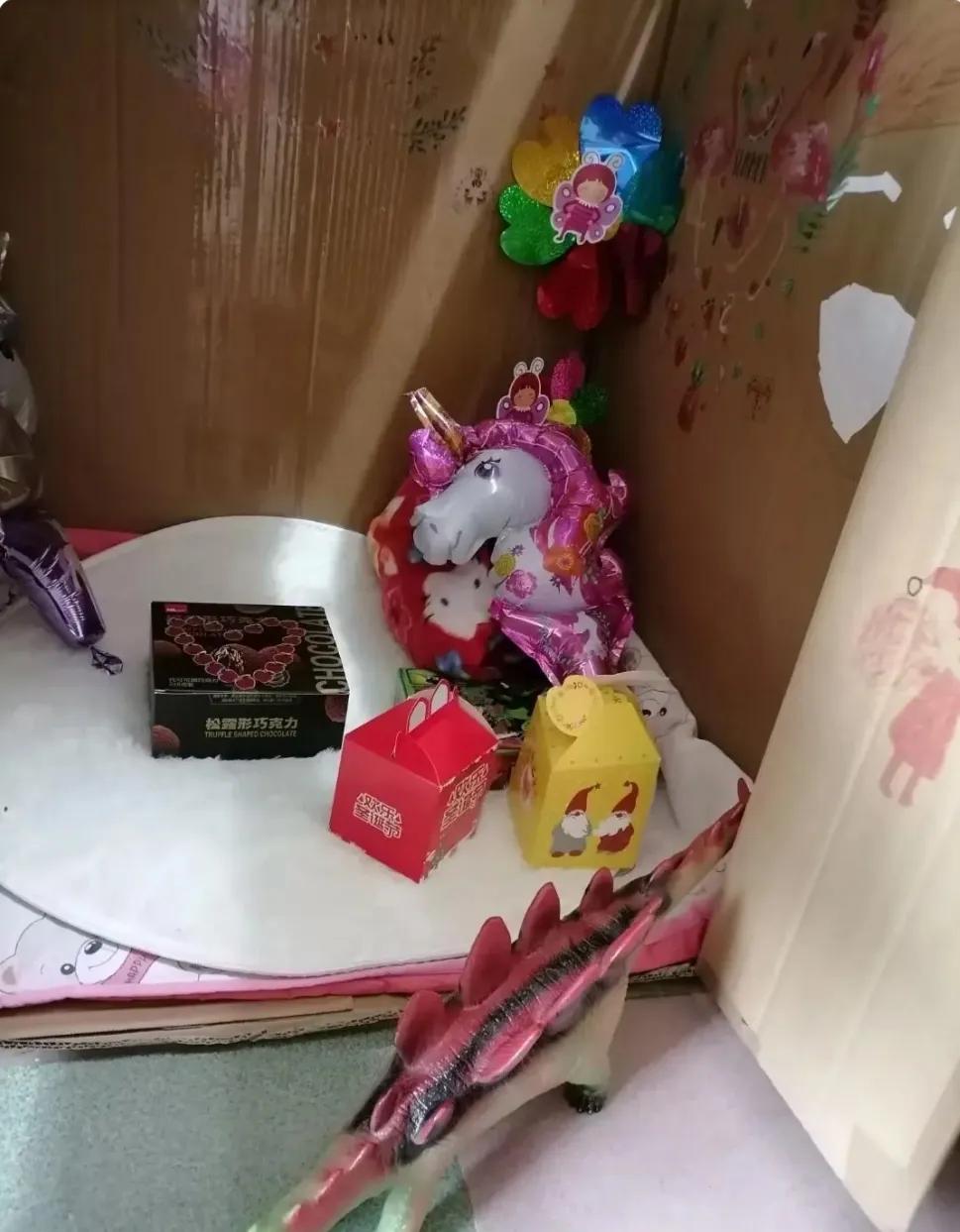 9岁儿子卖萌说：妈沐，你就送我们一个礼物嘛