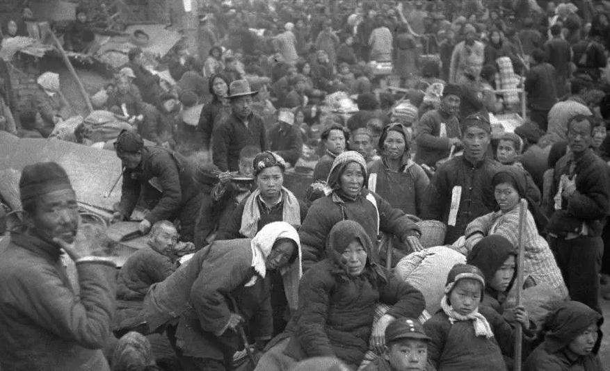 那些赞扬宋美龄的人都是谁？中国第一夫人的称号她配吗？