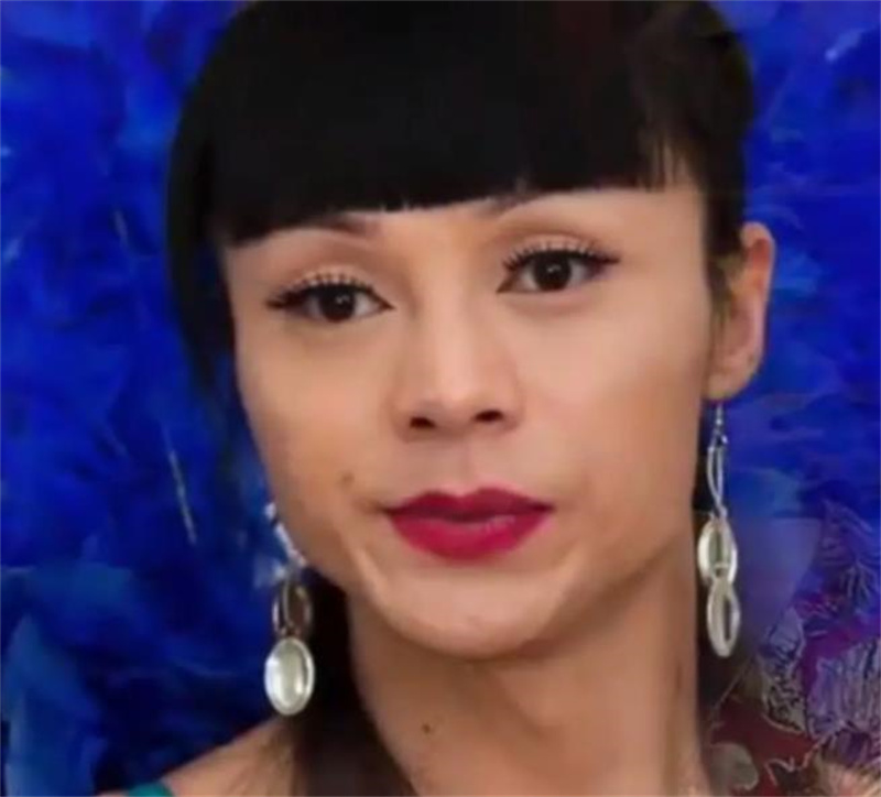 “变性人”李二毛：为爱变女人，被拍17年，41岁在出租屋悲惨离世